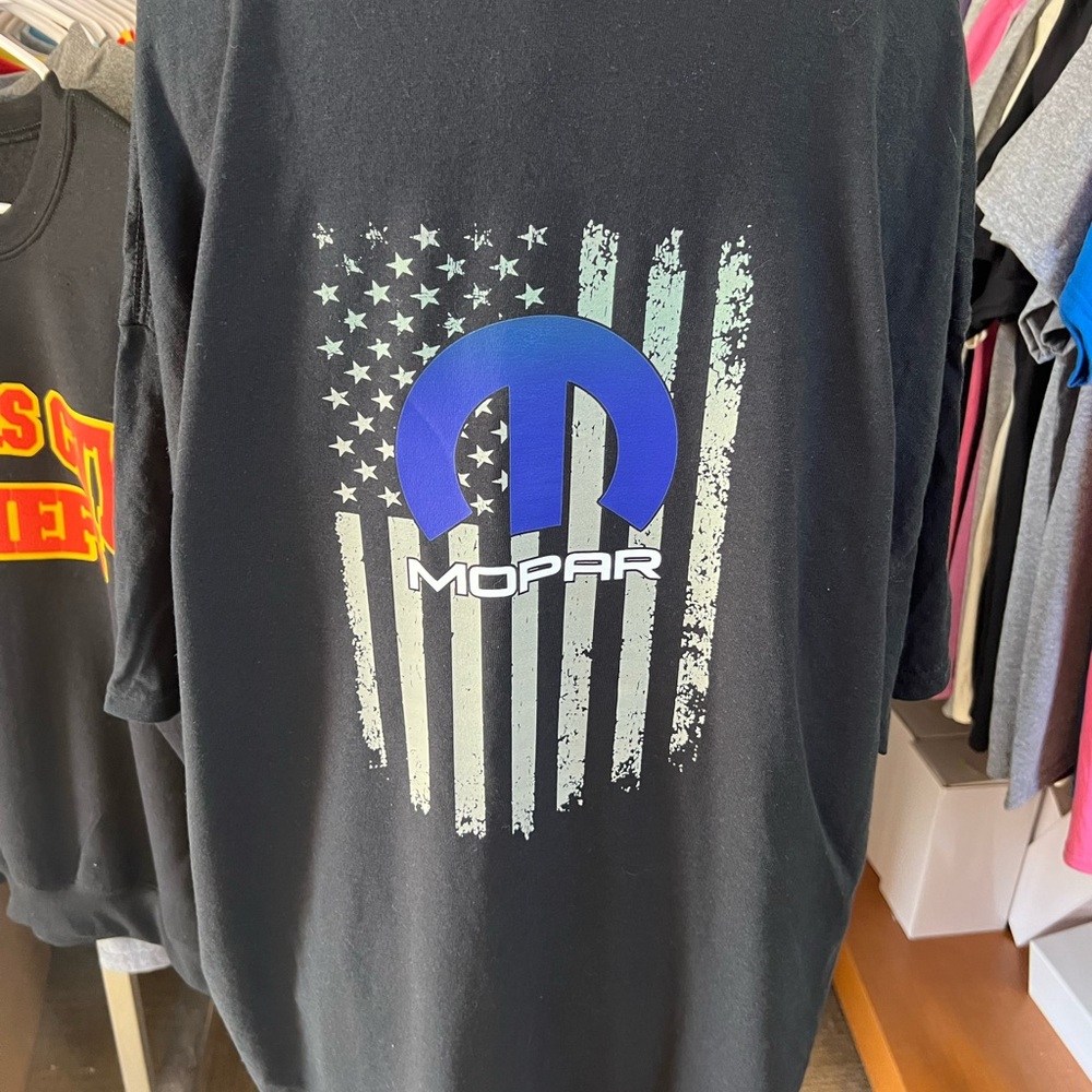Brand new unisex T-shirt, Mopar flag design - Picture 2 of 2